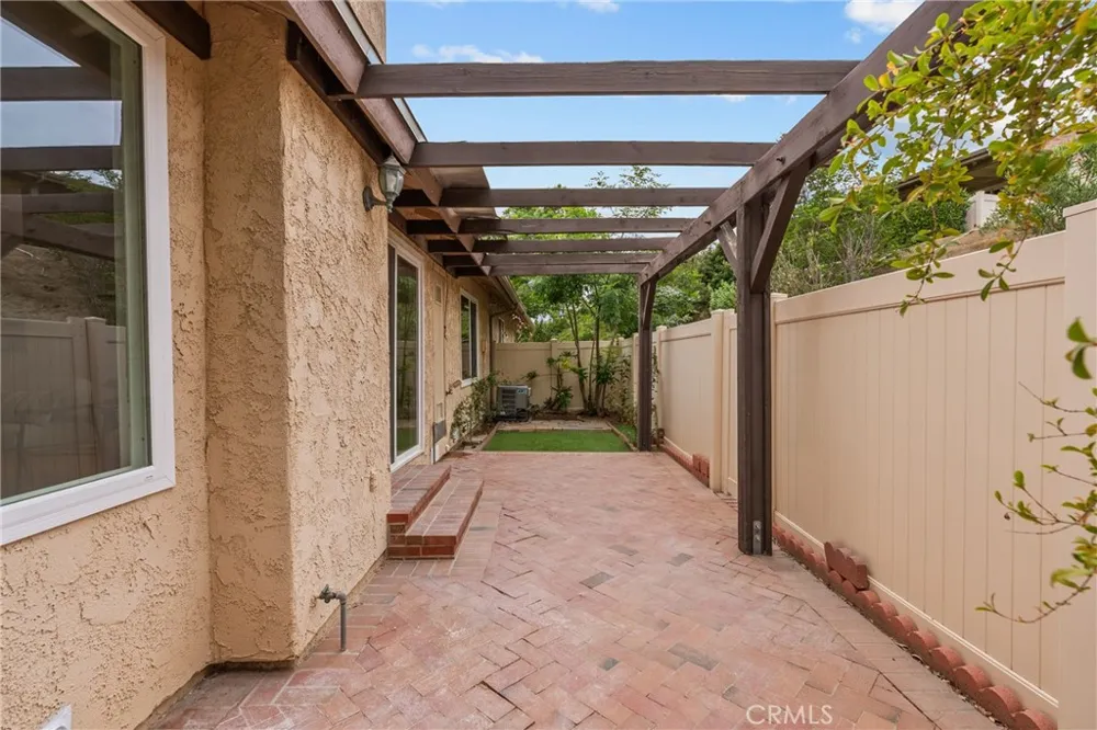20038 Avenue Of The Oaks Newhall, CA 91321
