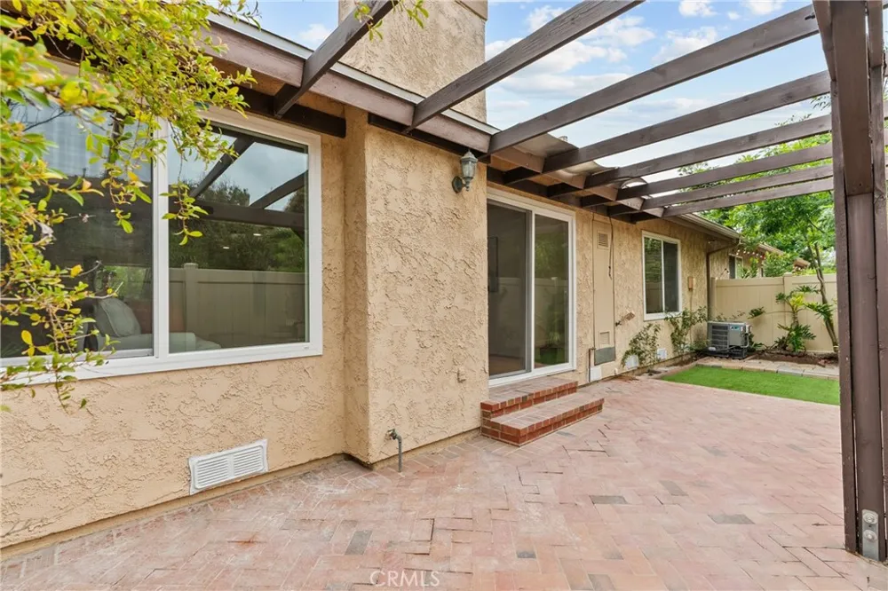 20038 Avenue Of The Oaks Newhall, CA 91321
