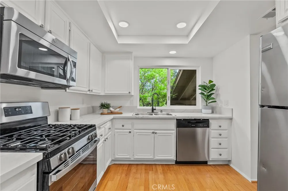20038 Avenue Of The Oaks Newhall, CA 91321