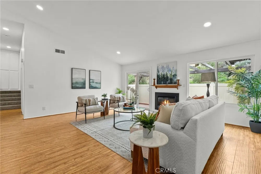 20038 Avenue Of The Oaks Newhall, CA 91321