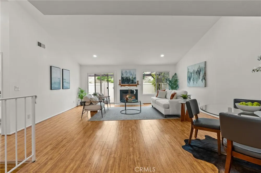 20038 Avenue Of The Oaks Newhall, CA 91321