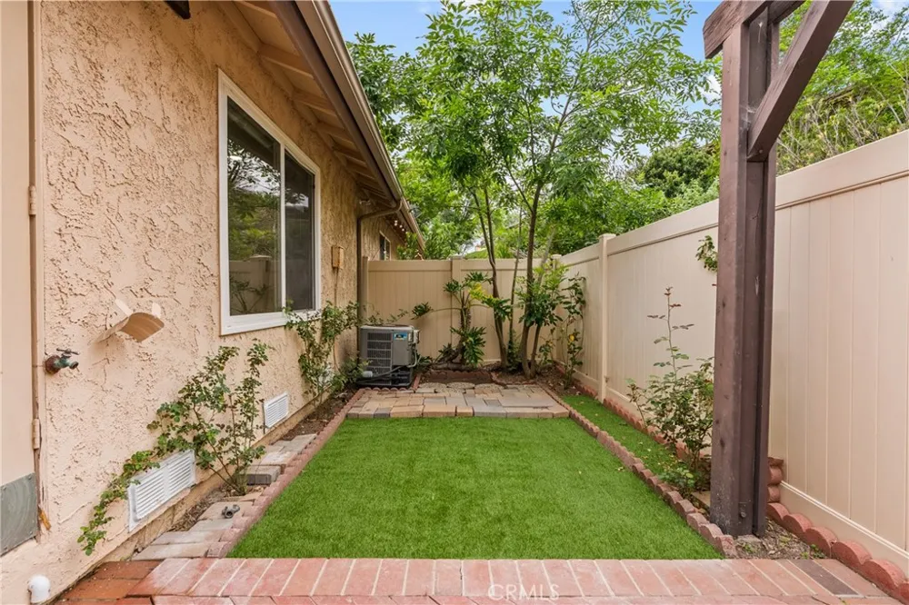 20038 Avenue Of The Oaks Newhall, CA 91321