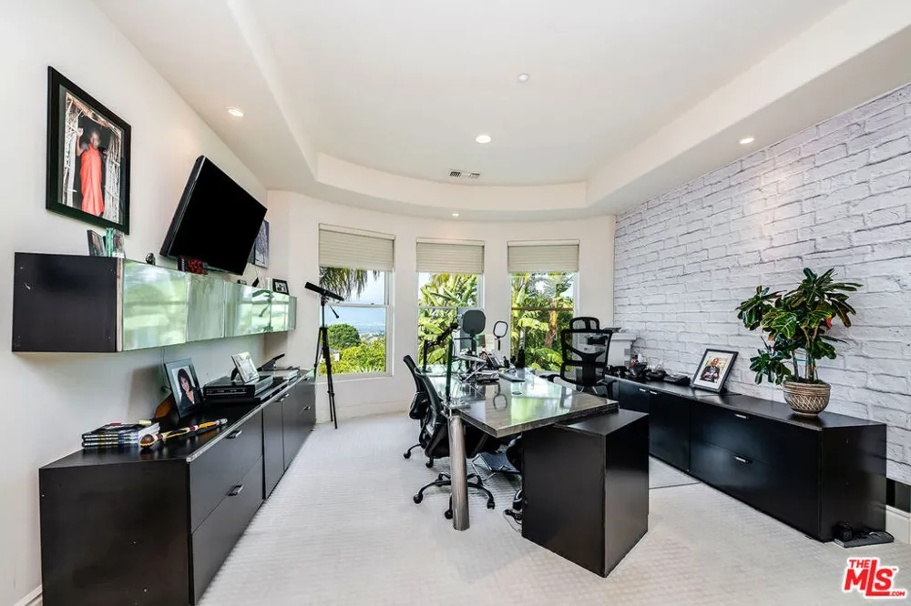 12145 Summit Court Beverly Hills, CA 90210