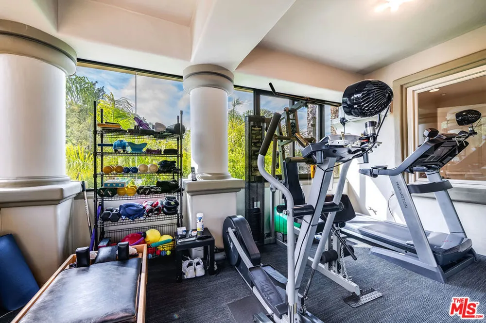 12145 Summit Court Beverly Hills, CA 90210