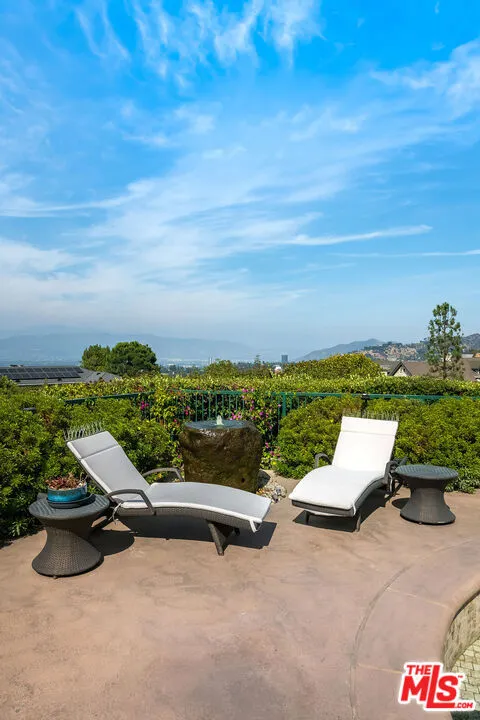 12145 Summit Court Beverly Hills, CA 90210
