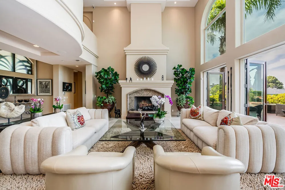 12145 Summit Court Beverly Hills, CA 90210