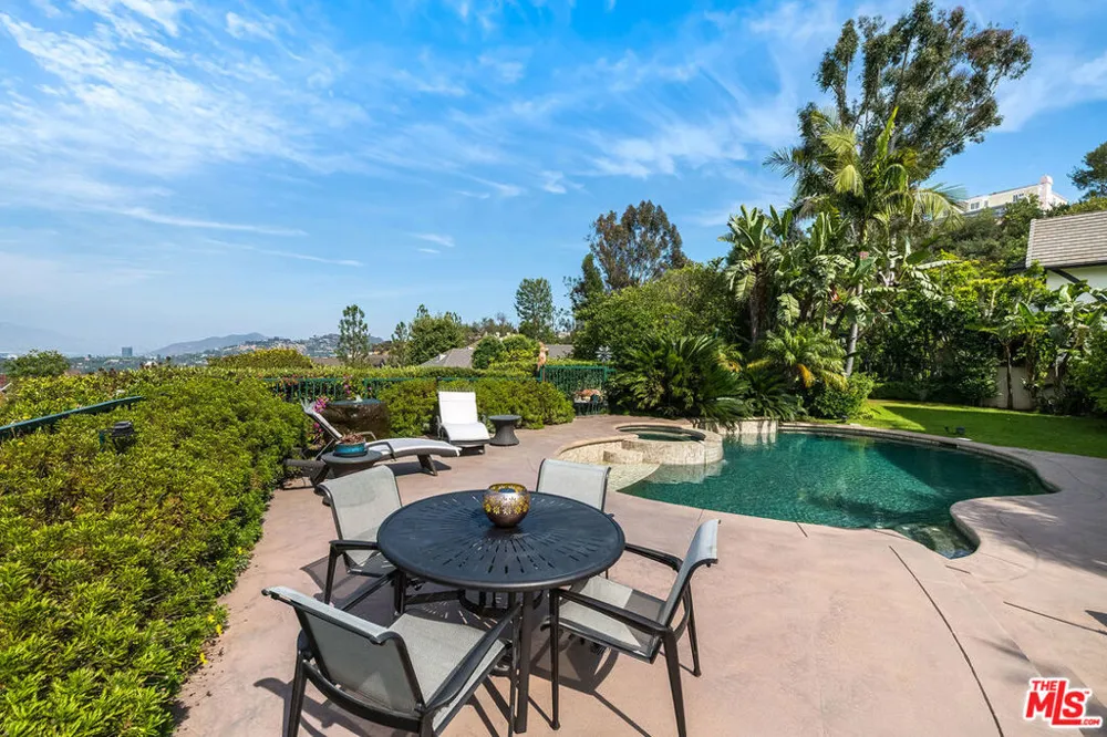12145 Summit Court Beverly Hills, CA 90210