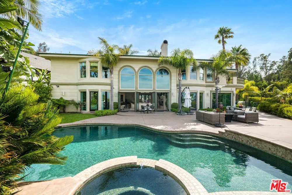 12145 Summit Court Beverly Hills, CA 90210