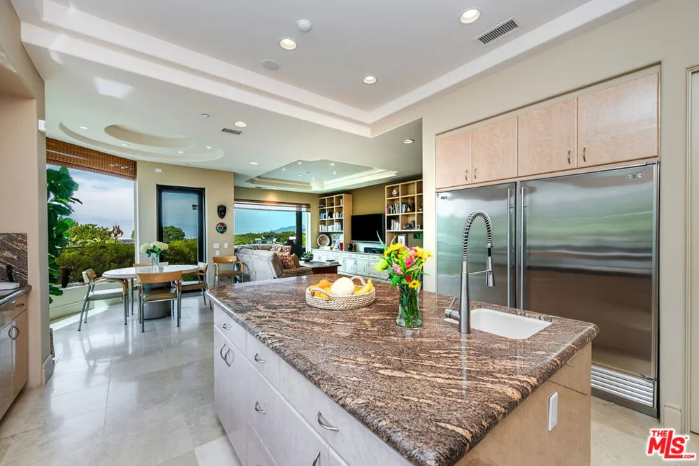 12145 Summit Court Beverly Hills, CA 90210