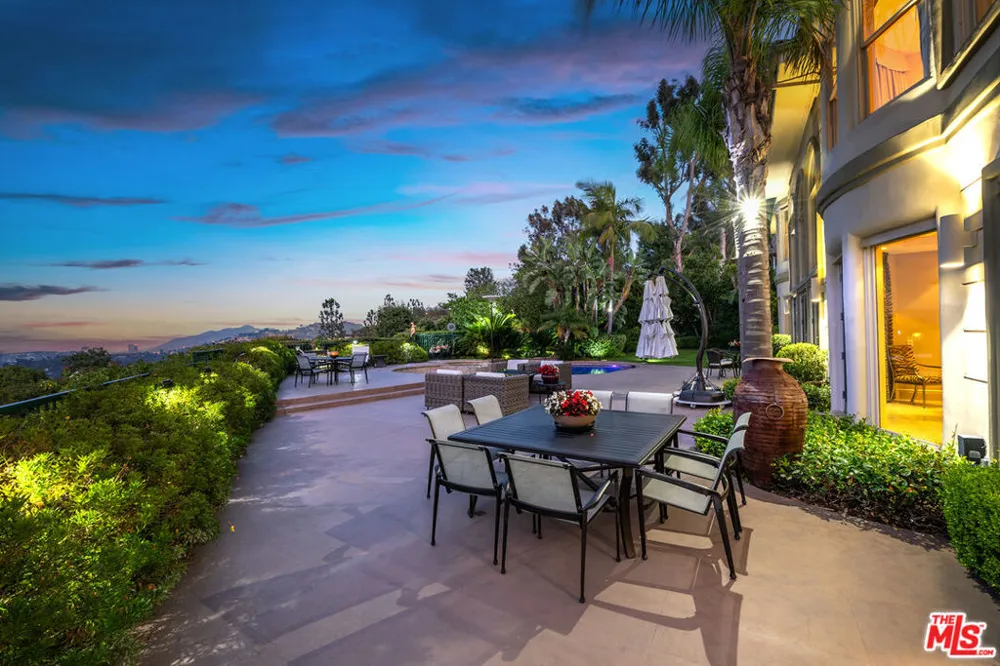 12145 Summit Court Beverly Hills, CA 90210