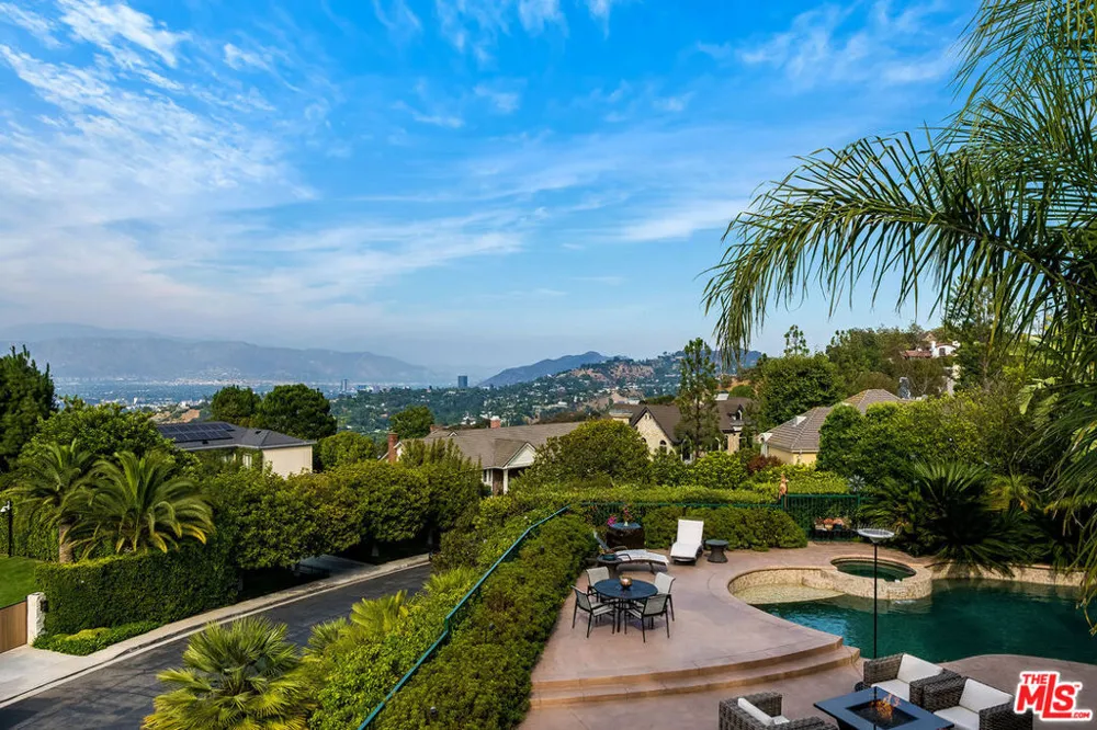12145 Summit Court Beverly Hills, CA 90210