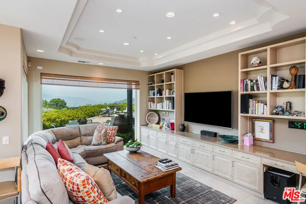 12145 Summit Court Beverly Hills, CA 90210