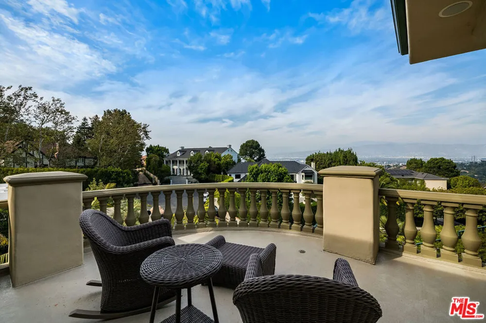 12145 Summit Court Beverly Hills, CA 90210