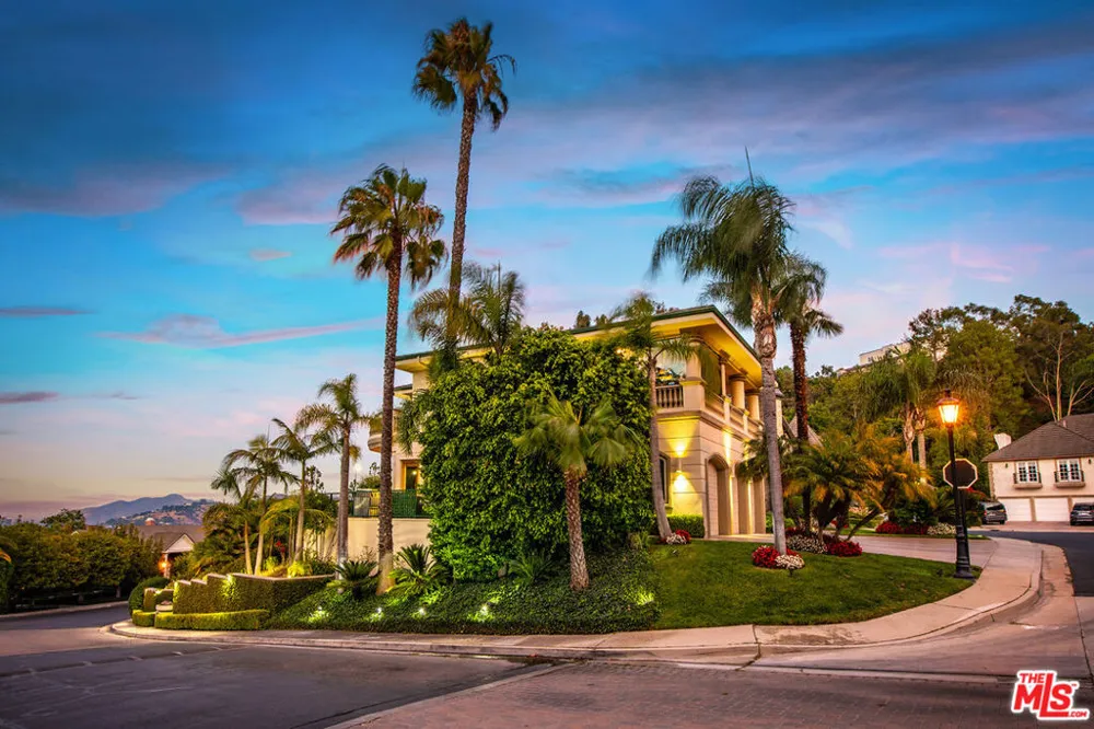 12145 Summit Court Beverly Hills, CA 90210