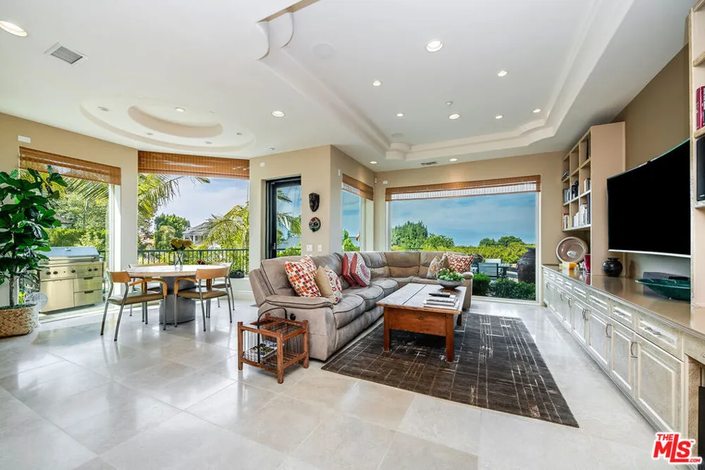 12145 Summit Court Beverly Hills, CA 90210