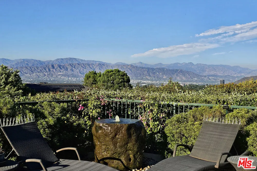 12145 Summit Court Beverly Hills, CA 90210