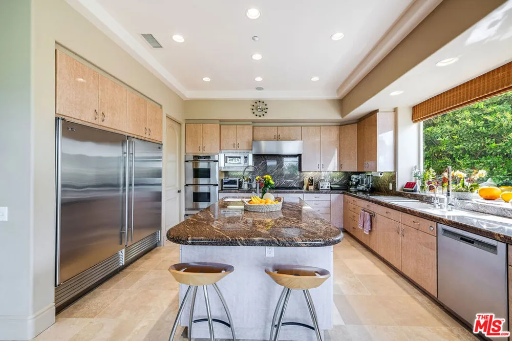 12145 Summit Court Beverly Hills, CA 90210
