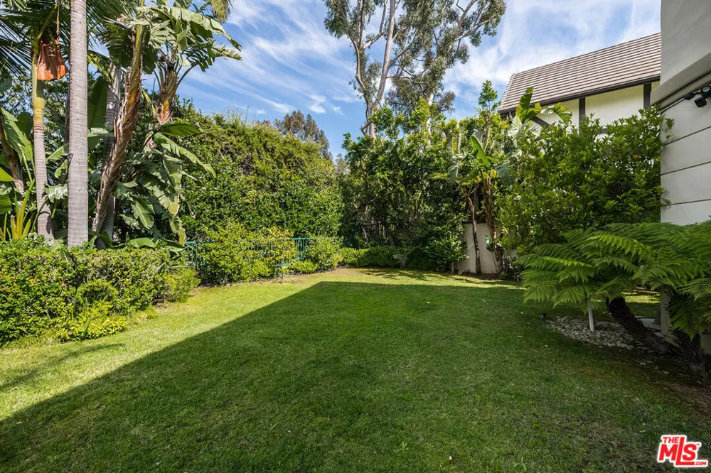 12145 Summit Court Beverly Hills, CA 90210