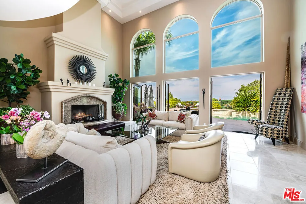 12145 Summit Court Beverly Hills, CA 90210