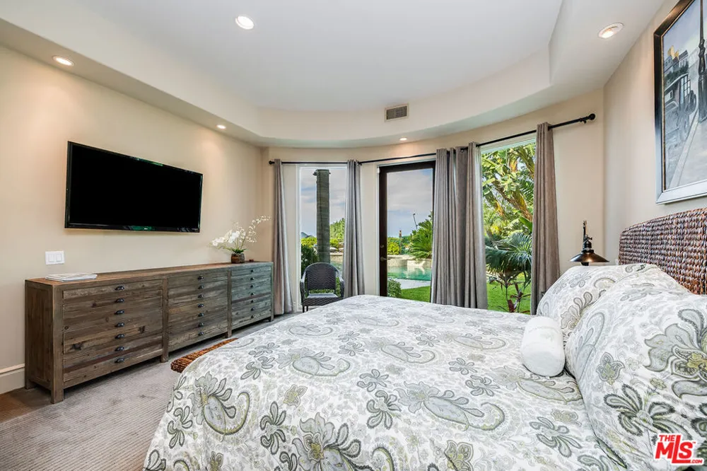 12145 Summit Court Beverly Hills, CA 90210