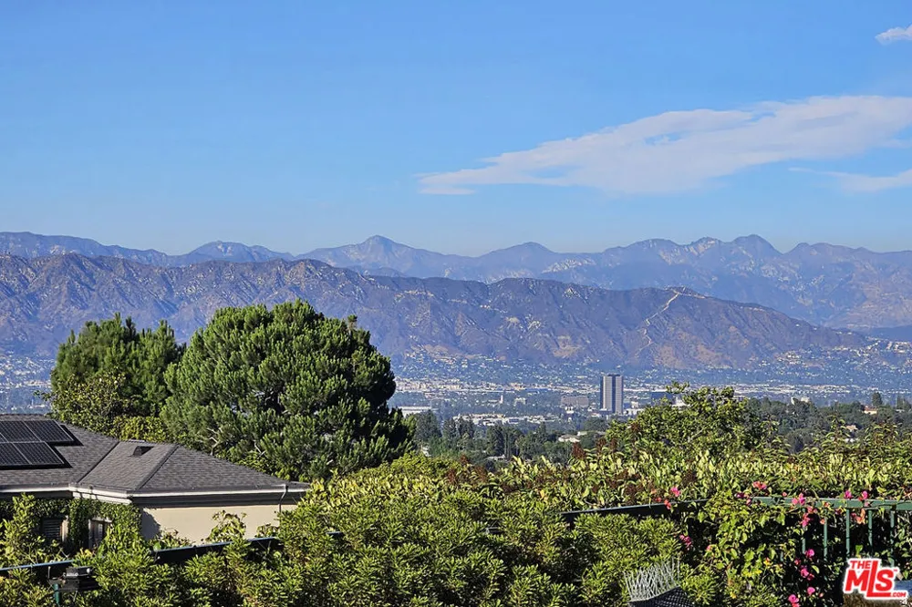 12145 Summit Court Beverly Hills, CA 90210