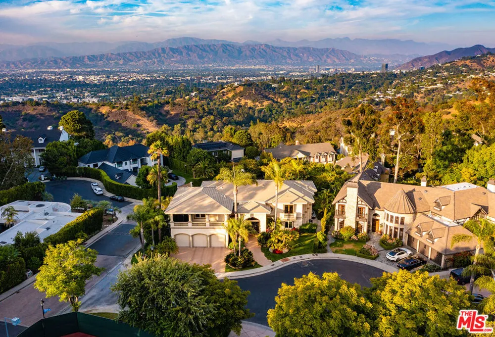 12145 Summit Court Beverly Hills, CA 90210