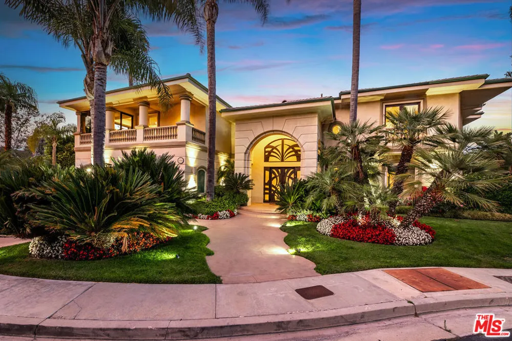 12145 Summit Court Beverly Hills, CA 90210