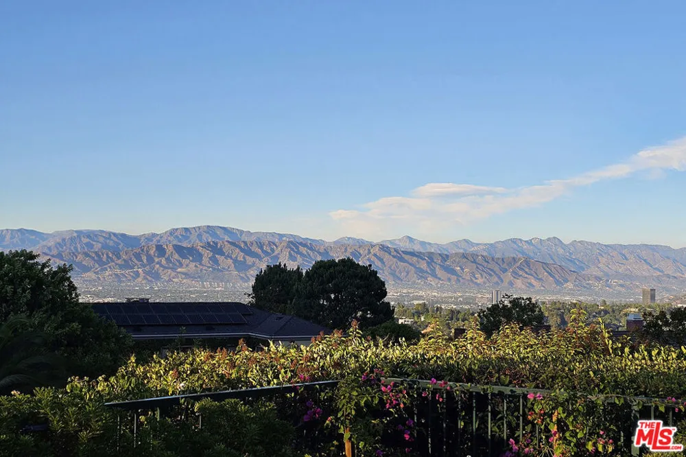 12145 Summit Court Beverly Hills, CA 90210