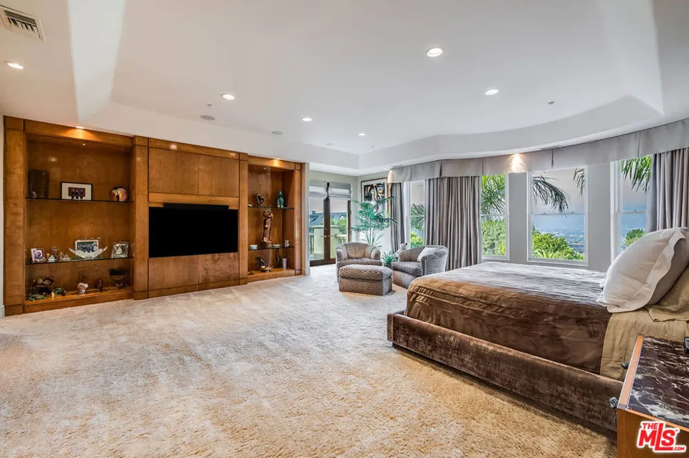 12145 Summit Court Beverly Hills, CA 90210