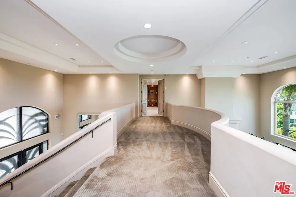12145 Summit Court Beverly Hills, CA 90210