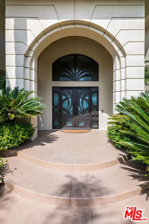 12145 Summit Court Beverly Hills, CA 90210