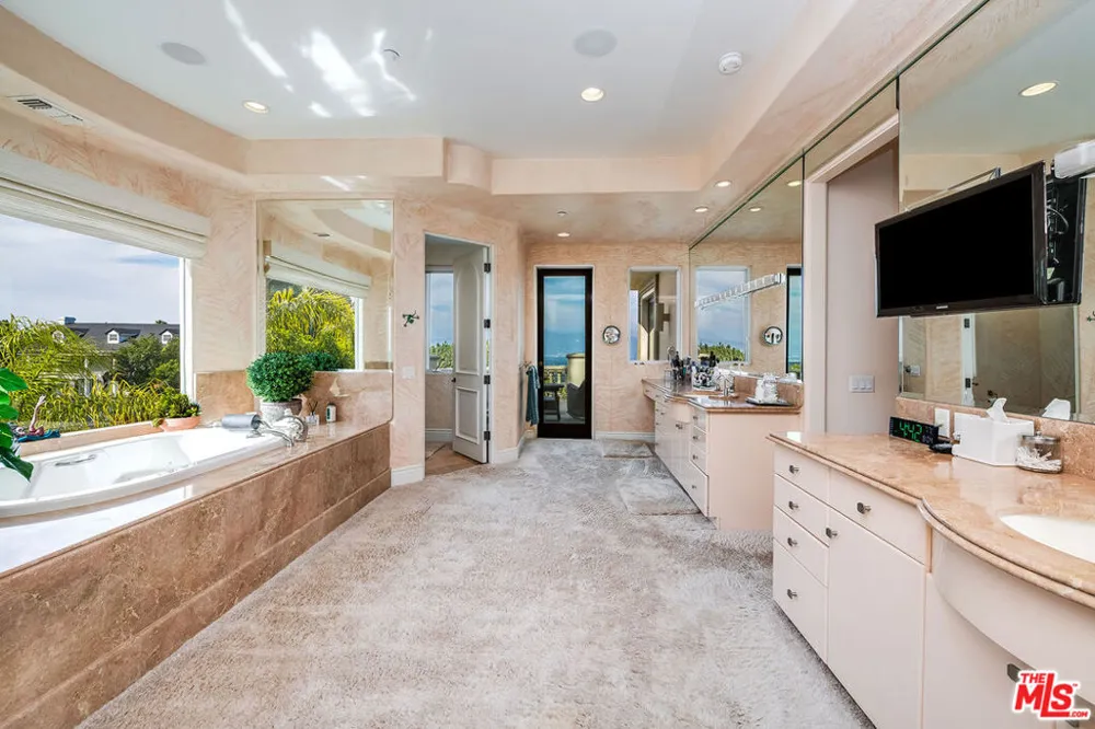12145 Summit Court Beverly Hills, CA 90210