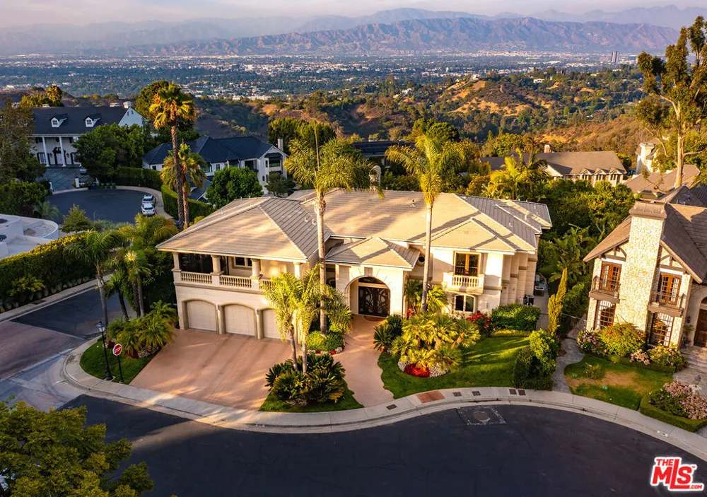 12145 Summit Court Beverly Hills, CA 90210