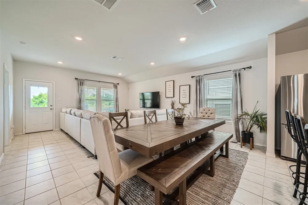 717 Taggart Trail Jarrell, TX 76537