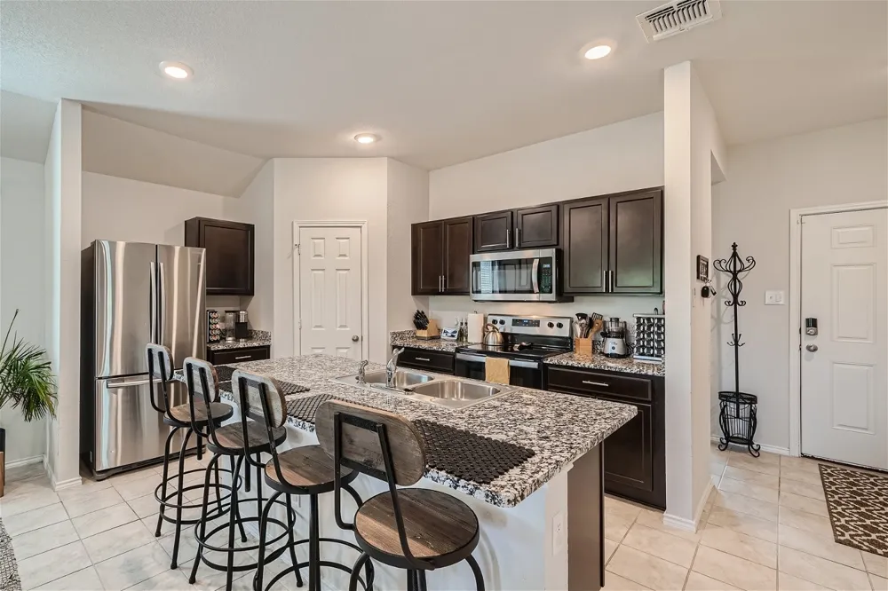 717 Taggart Trail Jarrell, TX 76537