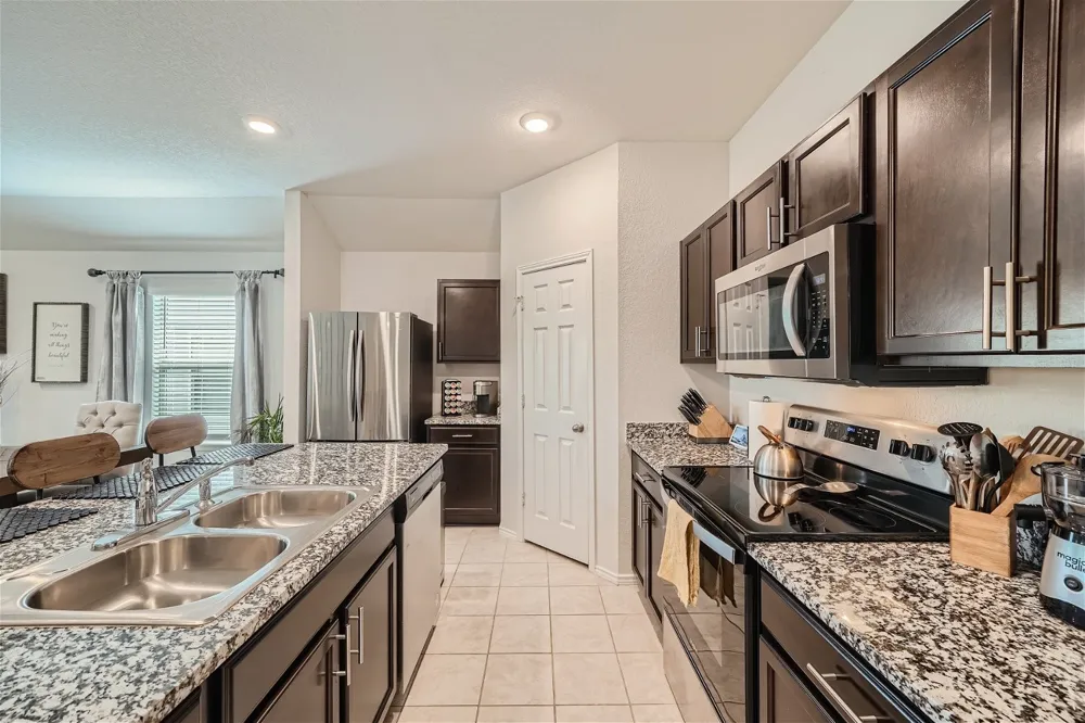 717 Taggart Trail Jarrell, TX 76537