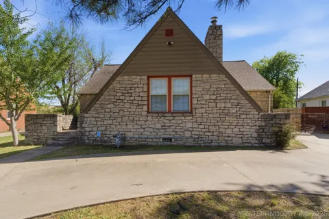 3182 E 1st Street