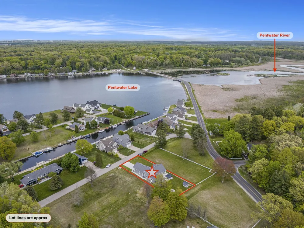 5407 W Sioux Road Pentwater, MI 49449