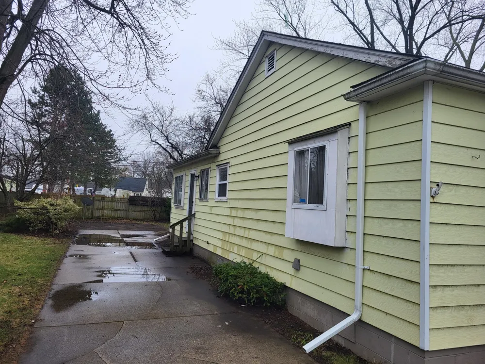 20304 E Eight Mile Road Harper Woods, MI 48225