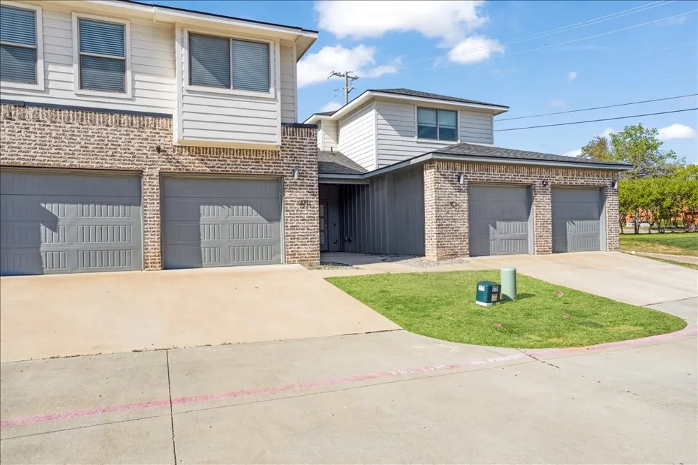 3060 W Crawford Street #601 Denison, TX 75020