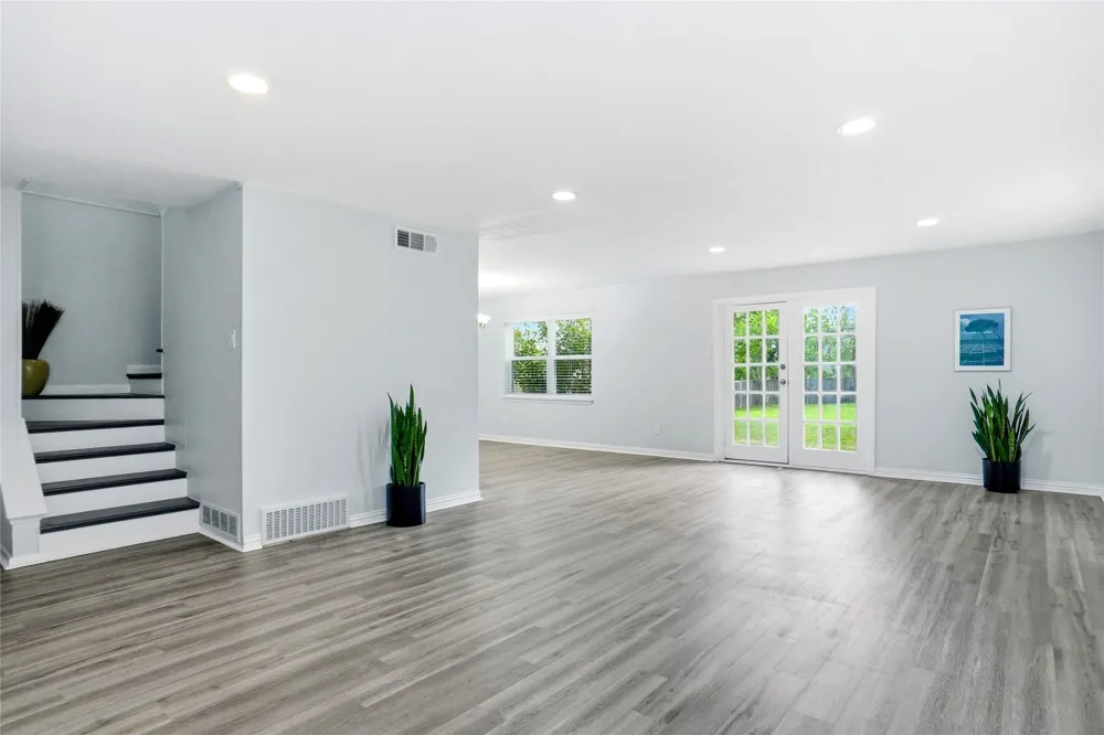 2823 Ermine Way Farmers Branch, TX 75234