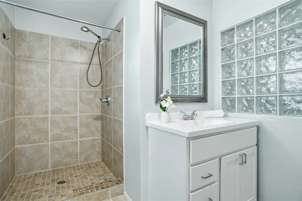 2823 Ermine Way Farmers Branch, TX 75234