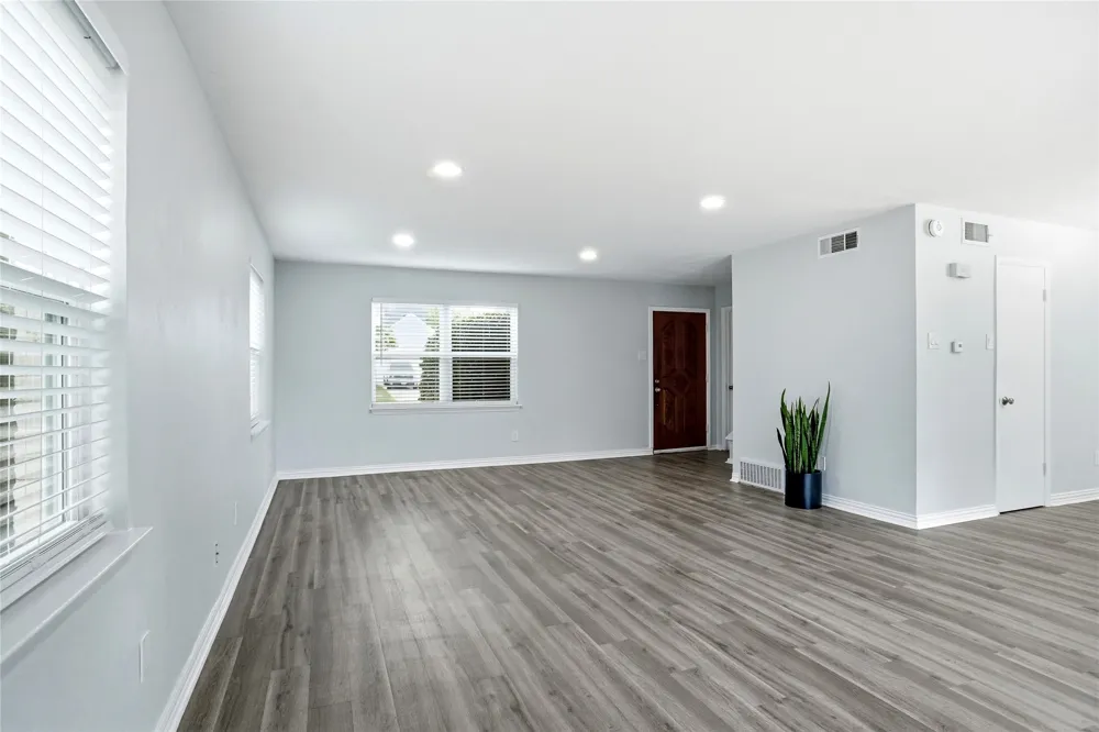 2823 Ermine Way Farmers Branch, TX 75234