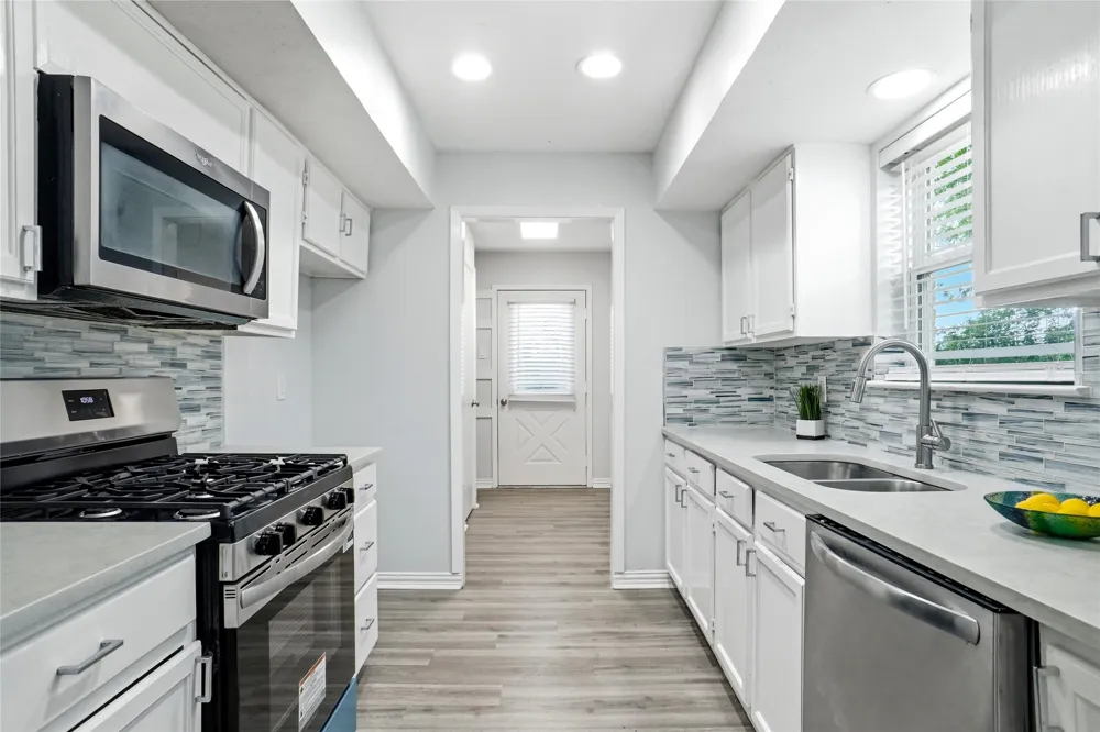 2823 Ermine Way Farmers Branch, TX 75234