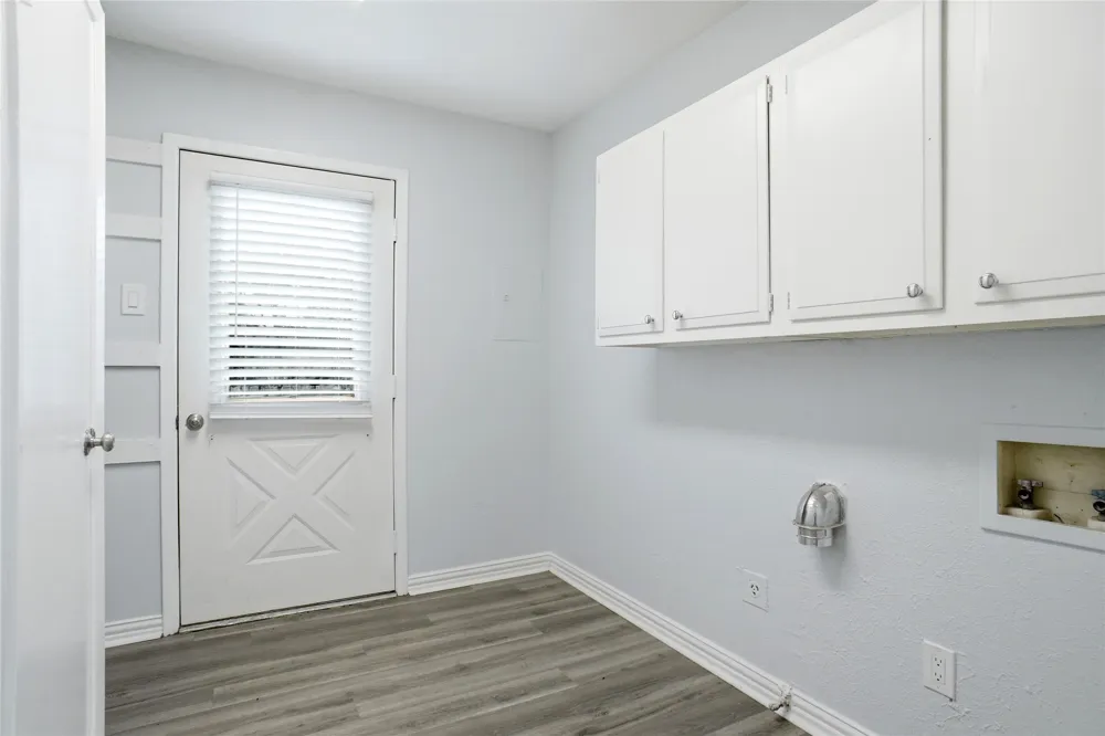2823 Ermine Way Farmers Branch, TX 75234