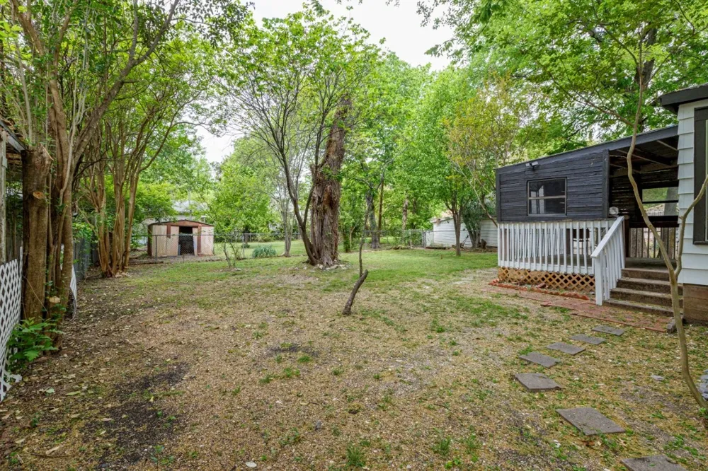 617 Wilson Street Lancaster, TX 75146
