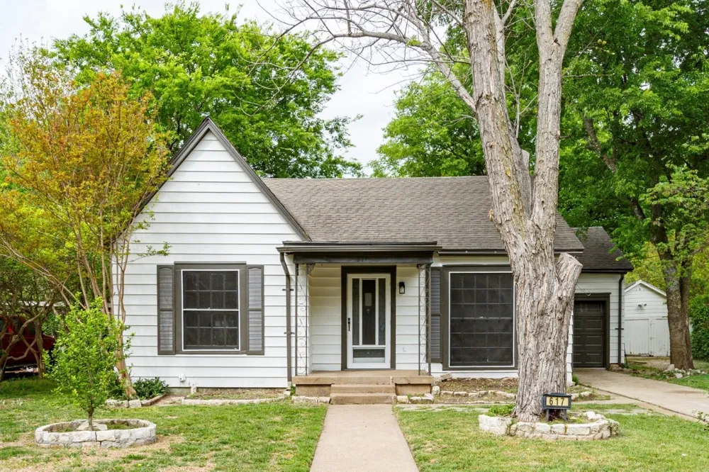 617 Wilson Street Lancaster, TX 75146