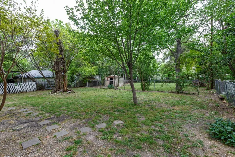 617 Wilson Street Lancaster, TX 75146