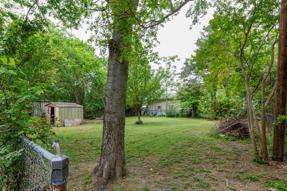 617 Wilson Street Lancaster, TX 75146
