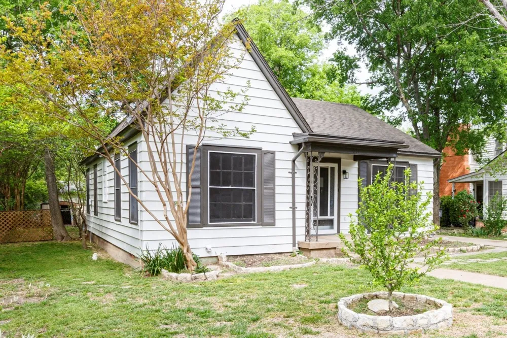 617 Wilson Street Lancaster, TX 75146